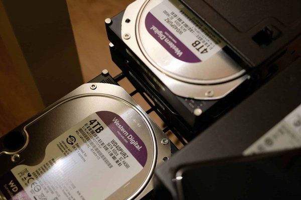 Quelle est la différence de performance entre les disques SSD SLC, MLC, TLC et QLC pour les utilisateurs professionnels ?